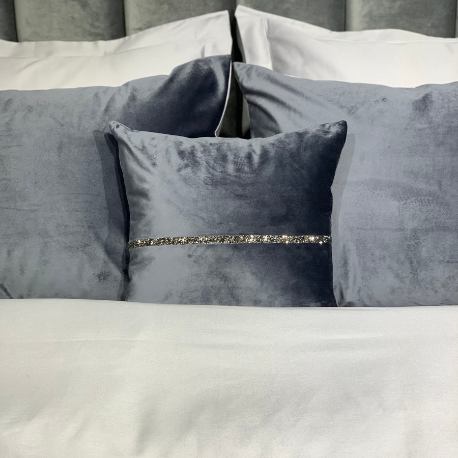 Подушка декоративна з сіро-коричневими стразами PAGOTI Diamond антрацитова (індивідуальний розмір)
